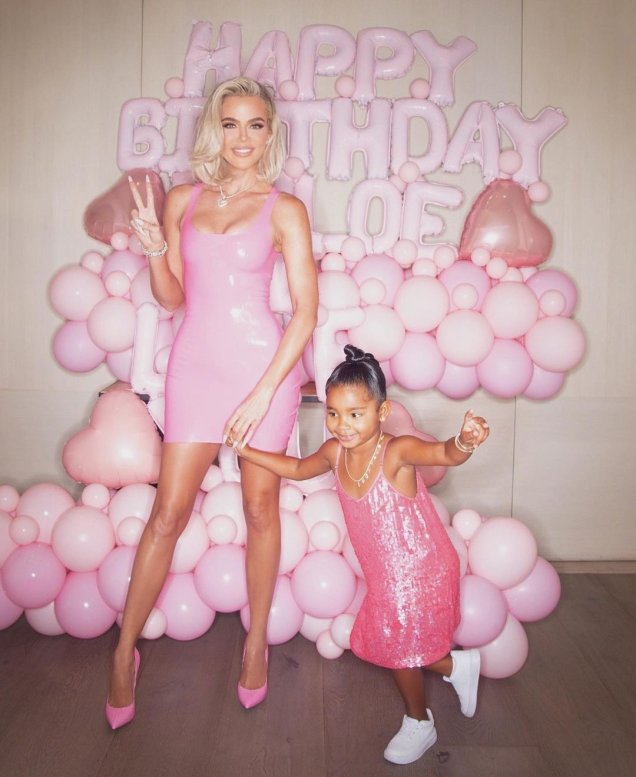 Khloé Kardashian e a filha.