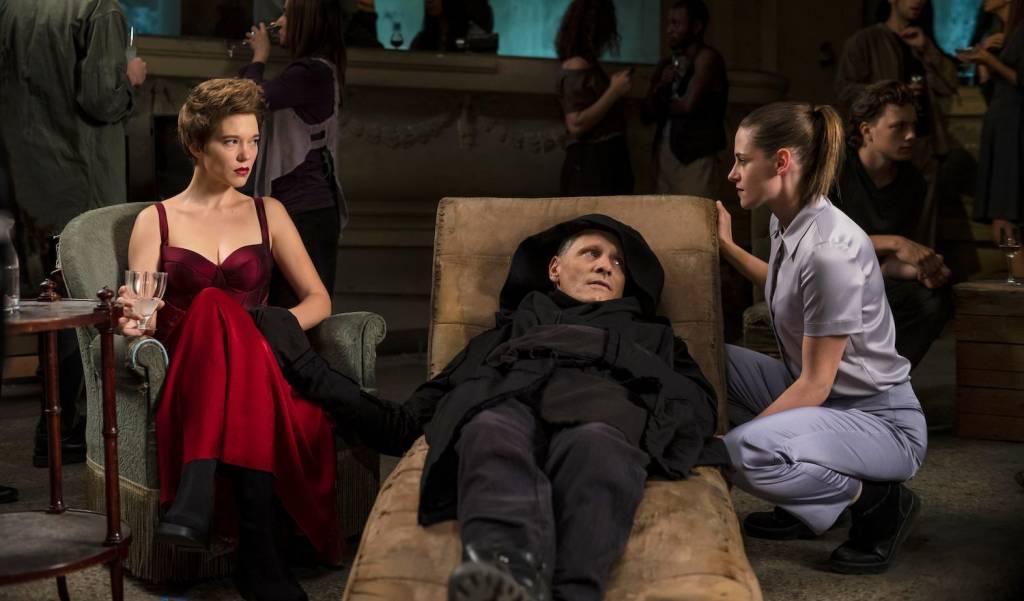 ‘Crimes do Futuro’: body horror faz uma crítica aos padrões de beleza