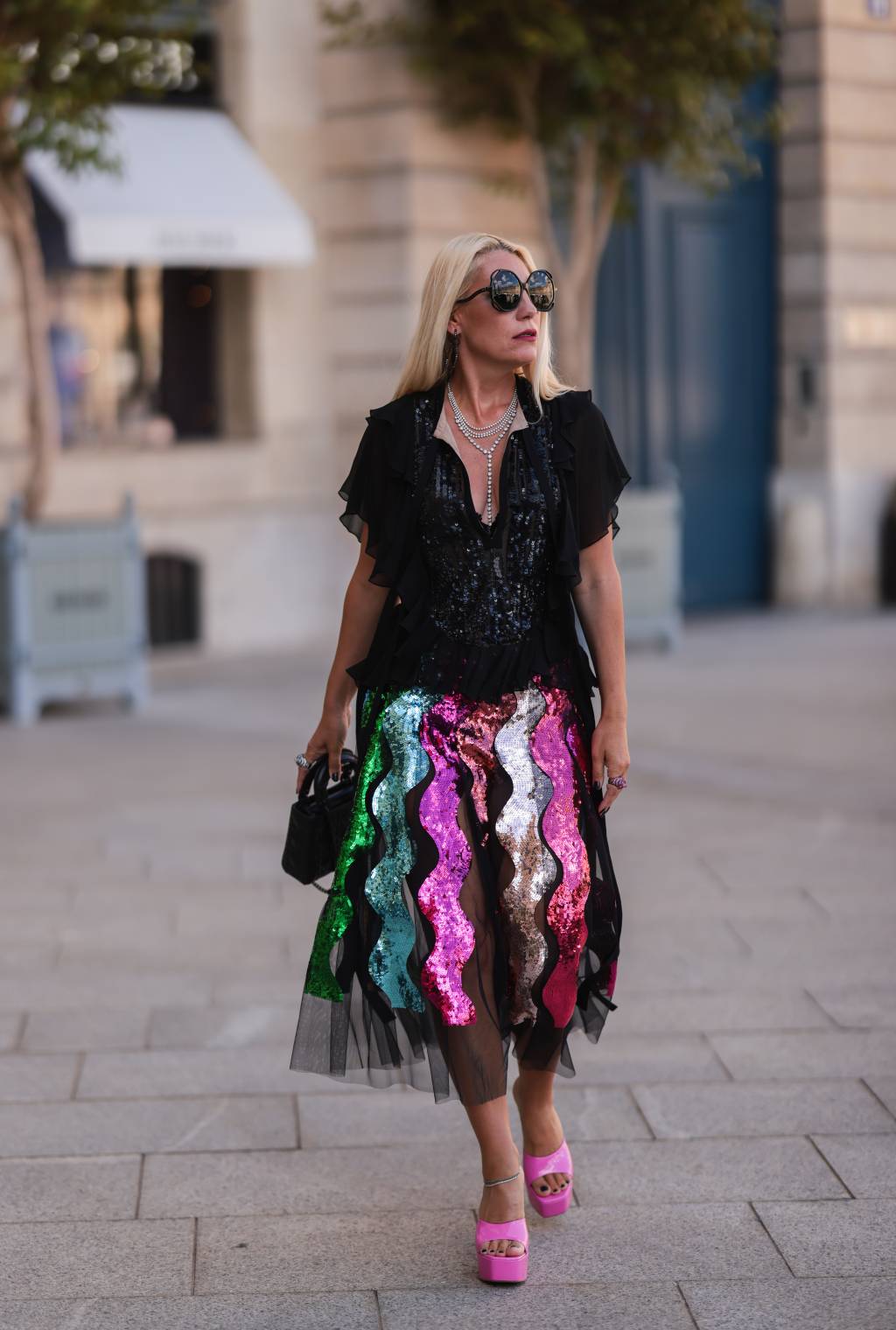 Street Style – Paris Fashion Week – Haute Couture Fall Winter 2022 2023 : Day Two look paete