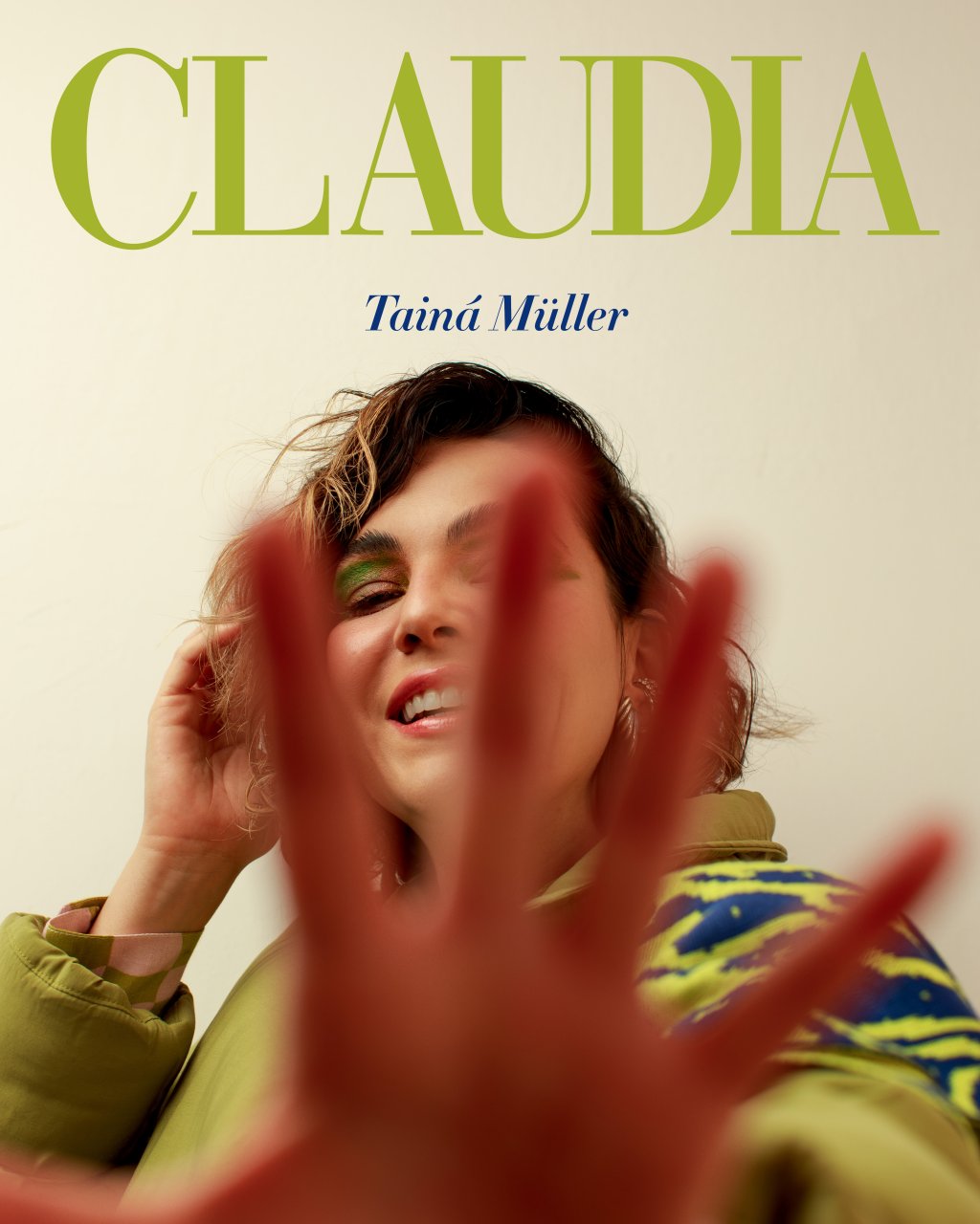 CAPA TAINA MULLER capa agosto claudia