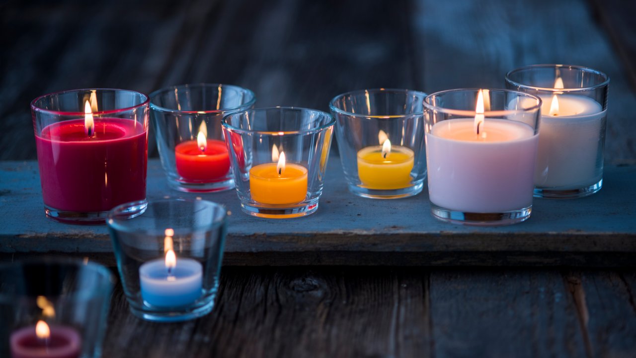 As diferentes cores de velas nos ajudam a estabelecer intenções para áreas específicas de nossas vidas.