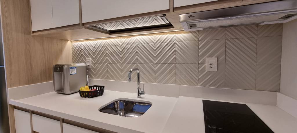 Com 34m², esse estúdio foi decorado com base em análise corporal Com 34m², esse estúdio foi decorado com base em análise corporal