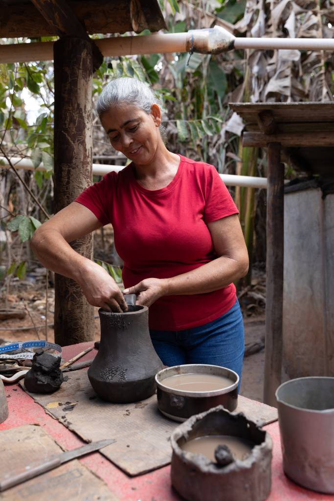 Anísia Lima de Souza (mãe de Cibele e Jaqueline) – Foto Alexandre Disaro (1) artesãs da geração Z