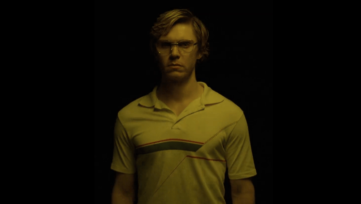 Evan Peters vive Jeffrey Dahmer em nova série da Netflix.
