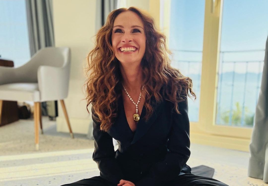 Julia Roberts, the eternal 'pretty woman', is a style icon at 54.