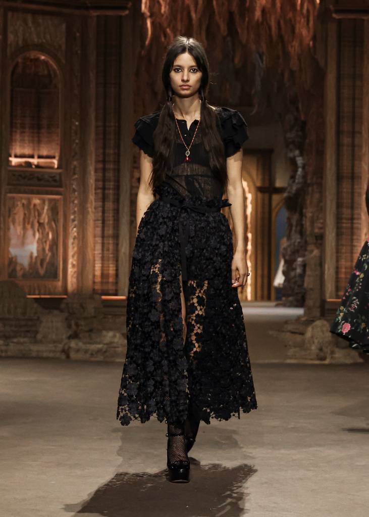 vestido-preto-tendencia-dior Vestido preto de festa tendência semanas de moda