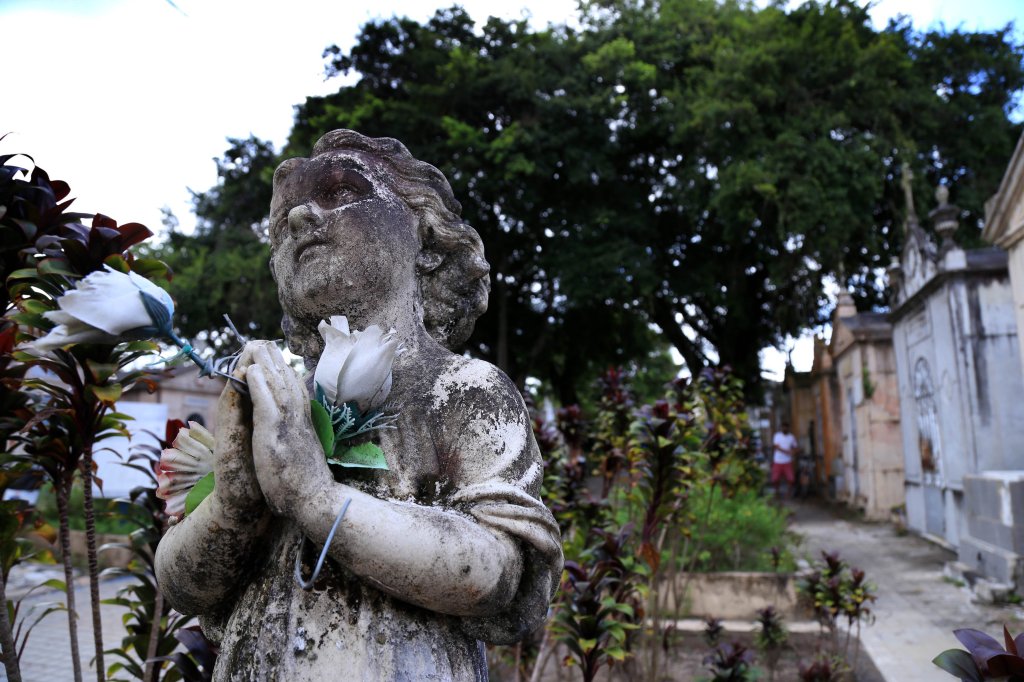 Cemitério Santa Izabel, em Belém.