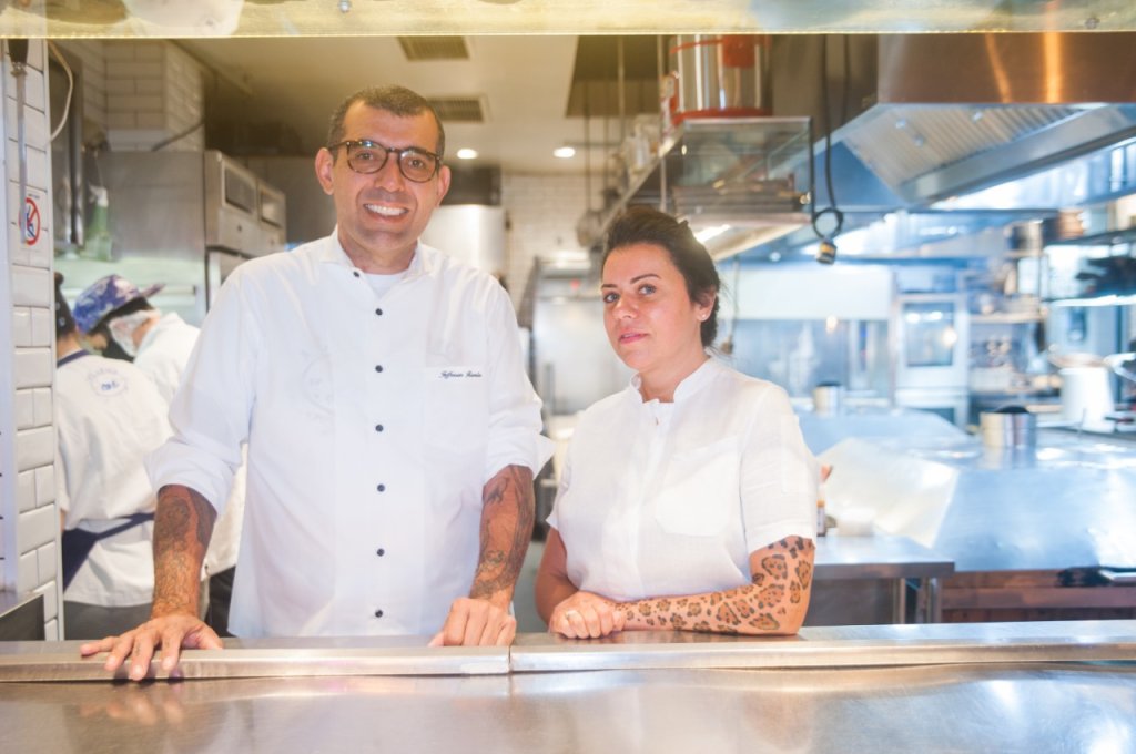 Os chefs Janaína Torres Rueda e Jefferson Rueda.