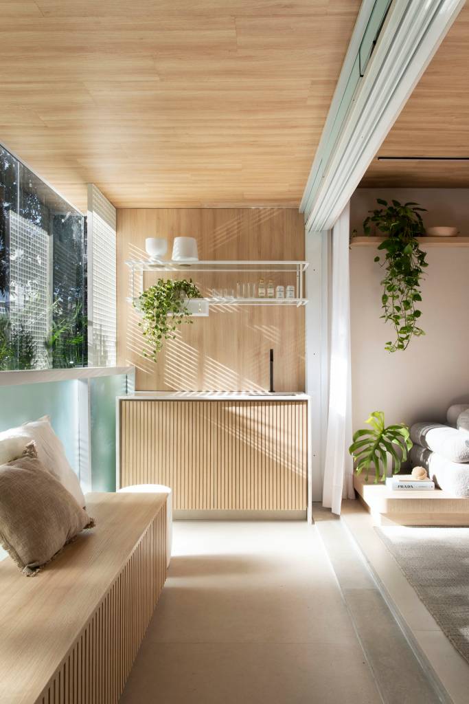 Apartamento na Gávea assinado pelo escritório NATÁLIA LEMOS ARQUITETURA _ foto 2 apartamento de tons claros
