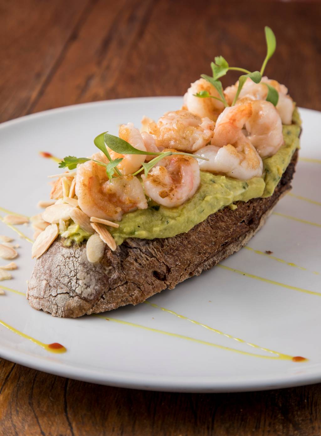 Receita de avocado toast de camarão