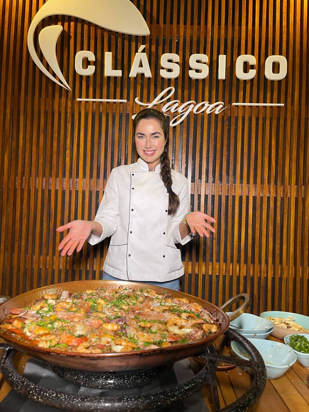 Chef Thay Saraiva ensina receita de paella valenciana