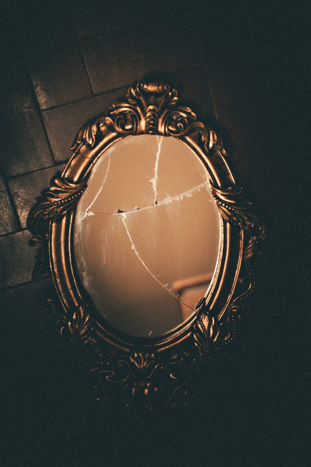 objetos que dão azar - espelho quebrado