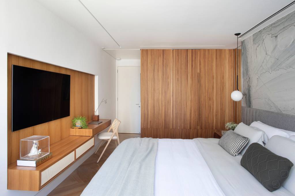 Apartamento com 165m2 em Ipanema assinado pelo escritório escritório Magarão Lindenberg Arquitetura _ foto 19 Madeira clara e cores suaves criam um clima natural neste apartamento