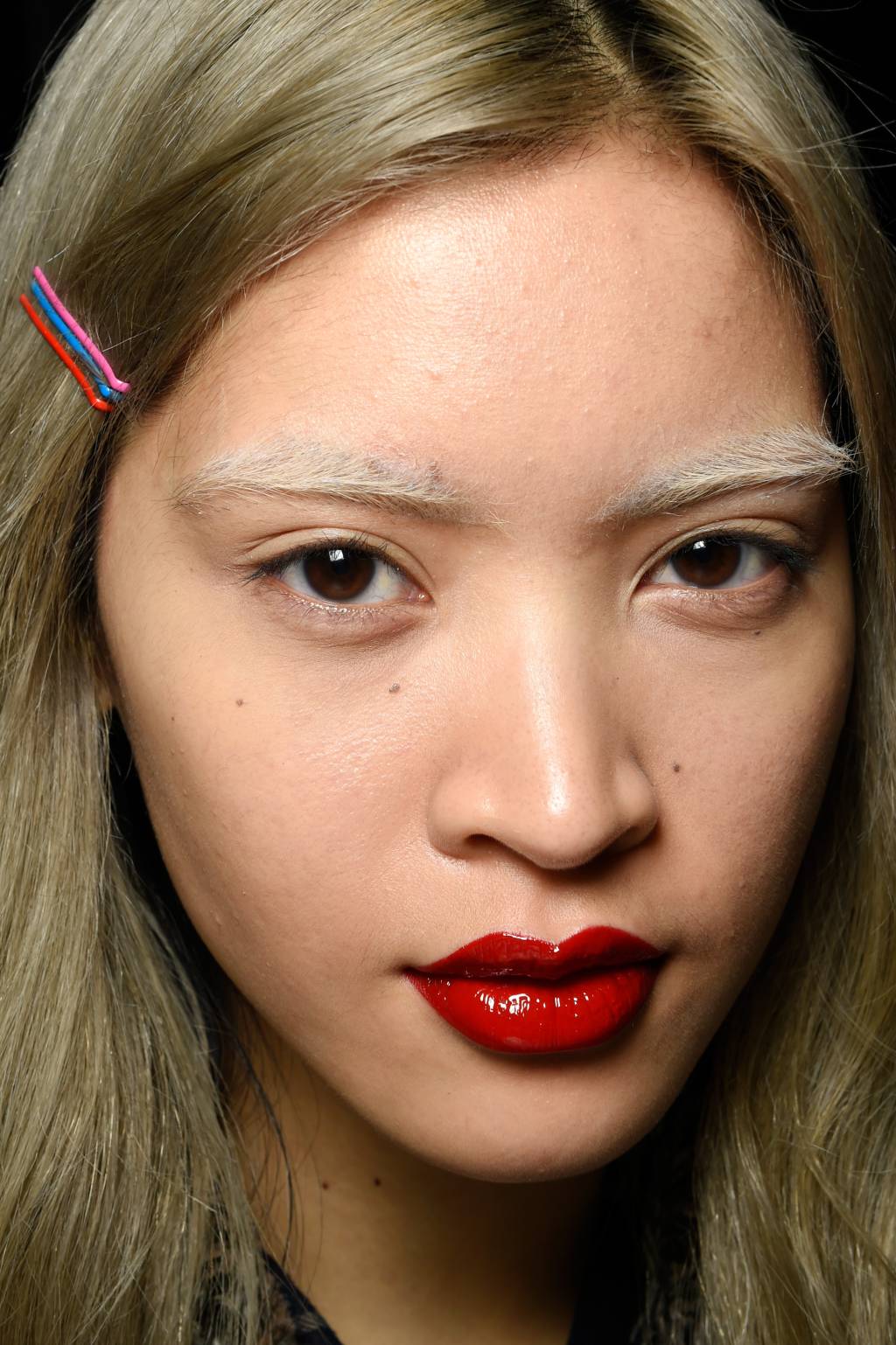 Max Mara – Backstage – Milan Fashion Week FW16 sobrancelha descolorida