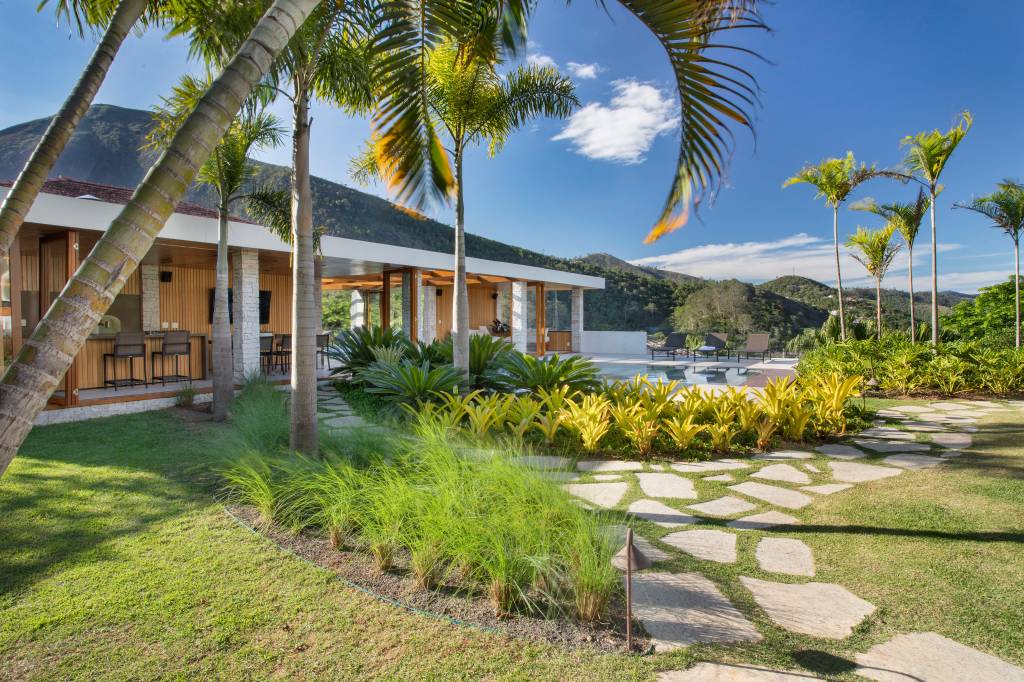Residência em Itaipava com 480m2 renovada pelo escritório DIEGO RAPOSO ARQUITETURA _ foto 3 Casa com decoração elegante e neutra