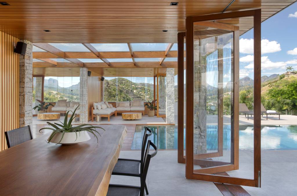 Residência em Itaipava com 480m2 renovada pelo escritório DIEGO RAPOSO ARQUITETURA _ foto 6 Casa com decoração elegante e neutra