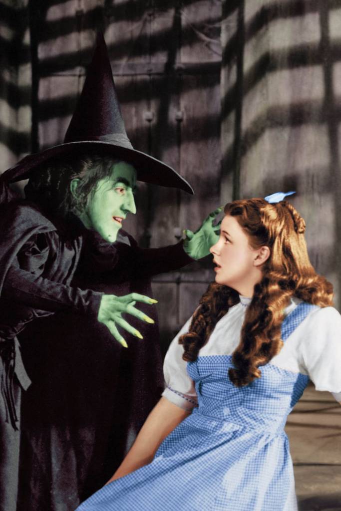judy-garland-vestido-azul-magico-de-oz Margaret Hamilton e Judy Garland em