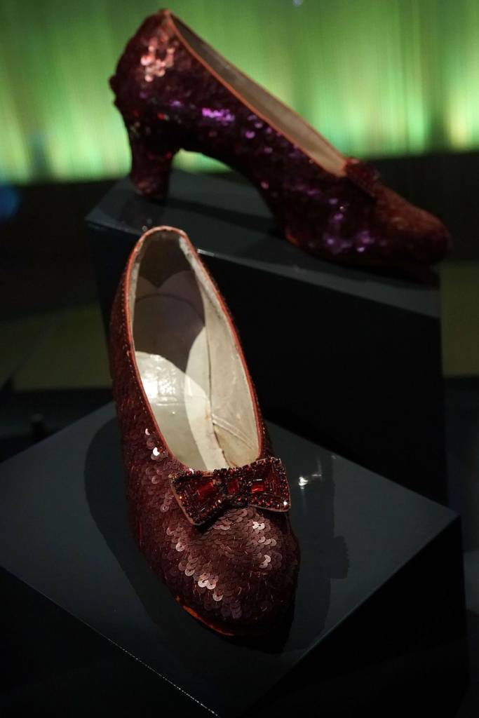 sapatinhos-dorothy-o-magico-de-oz Sapatinhos rubi de Judy Garland em