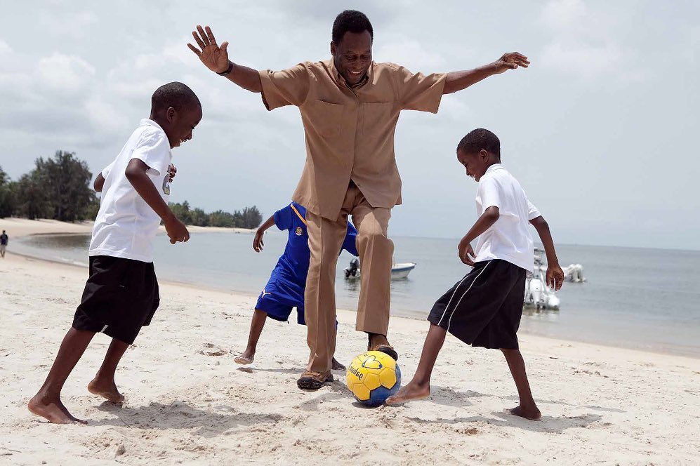 Pelé em imagem recente do seu Instagram pessoal: boletim médico deste sábado (3) fala de quadro estável de saúde