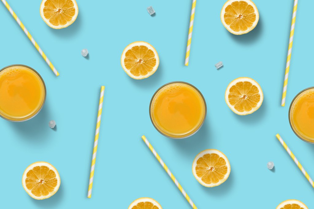 Suco de laranja é uma fonte clássica de vitamina C.