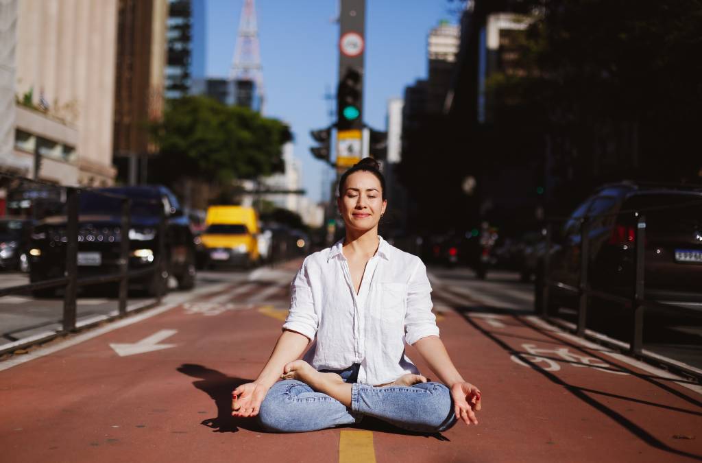 Yoga Detox: aprenda posturas para recarregar as energias para 2023