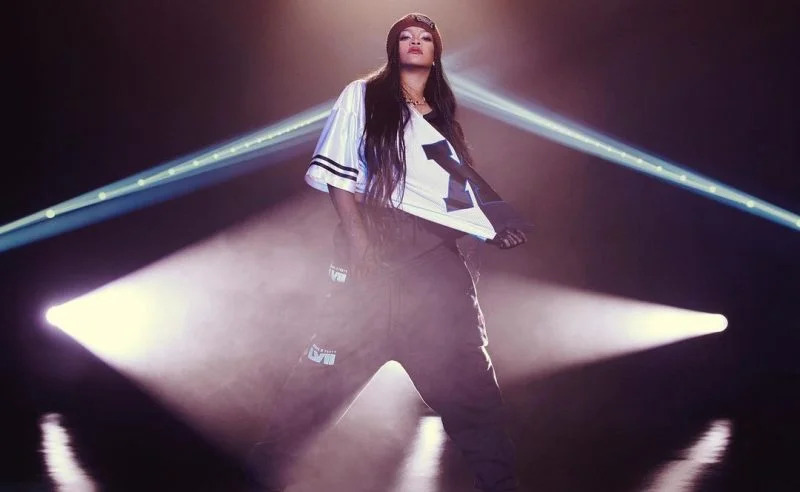 Rihanna lança coleção especial da Savage X Fenty para o Super Bowl