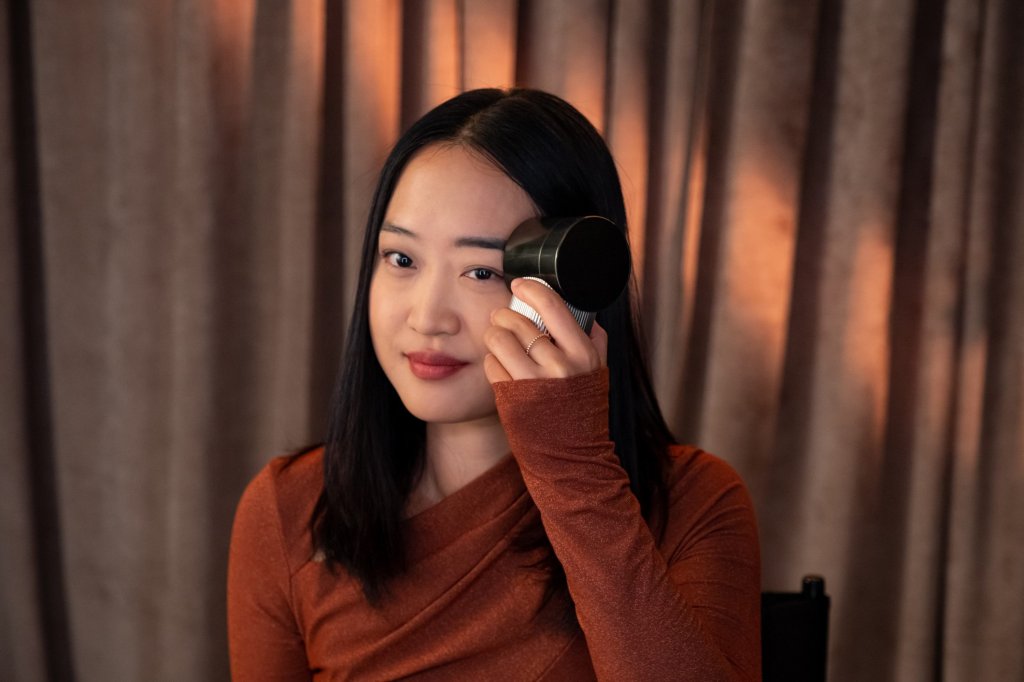 Com o uso de realidade aumentada, o aparelho L'Oréal Brow Magic promete imprimir uma sobrancelha personalizada para cada rosto