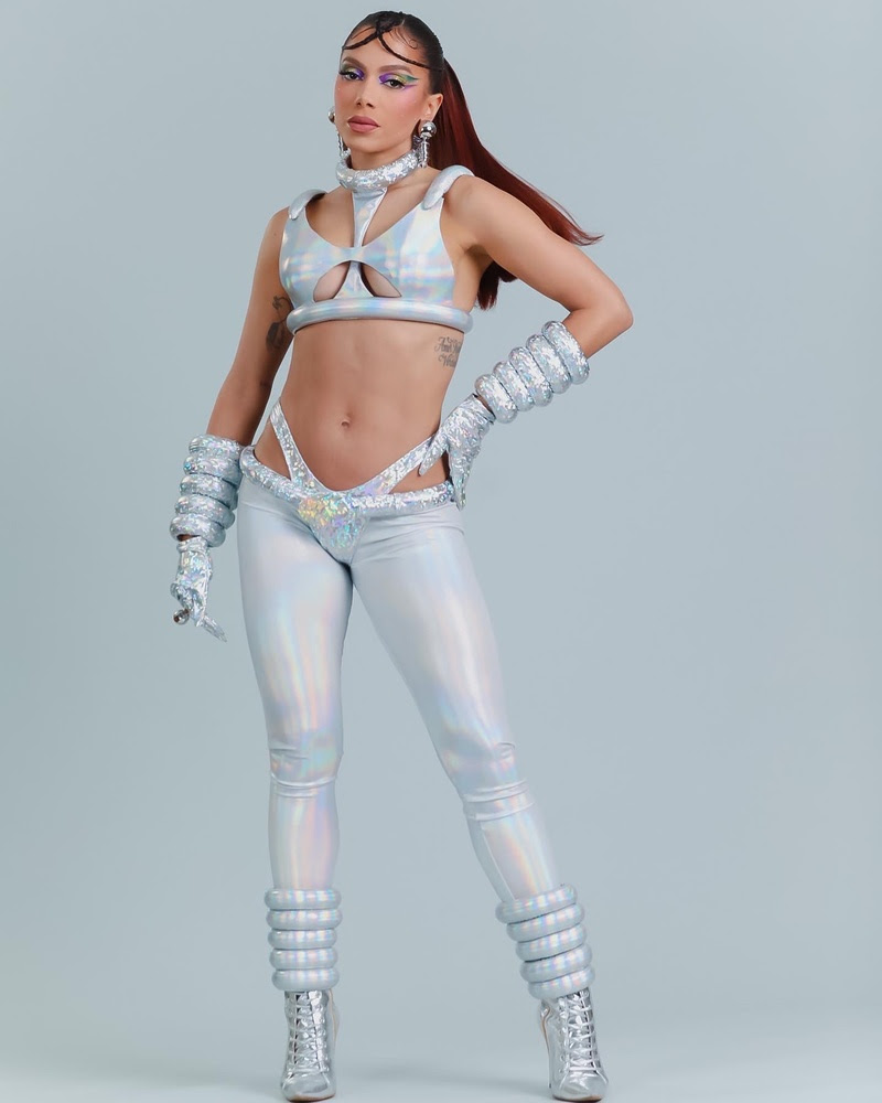 Anitta Carnaval Fantasia de Anitta em homenagem à astronauta russa Valentina Tereshkova.