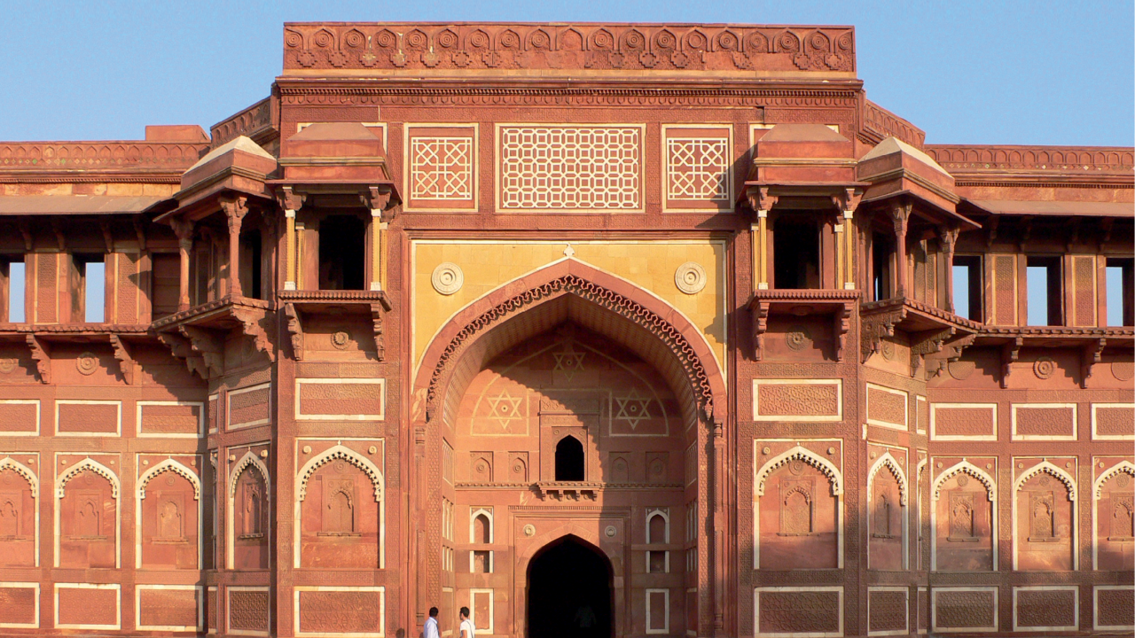 Detalhes da arquitetura do portão de entrada do Jahangiri Palace