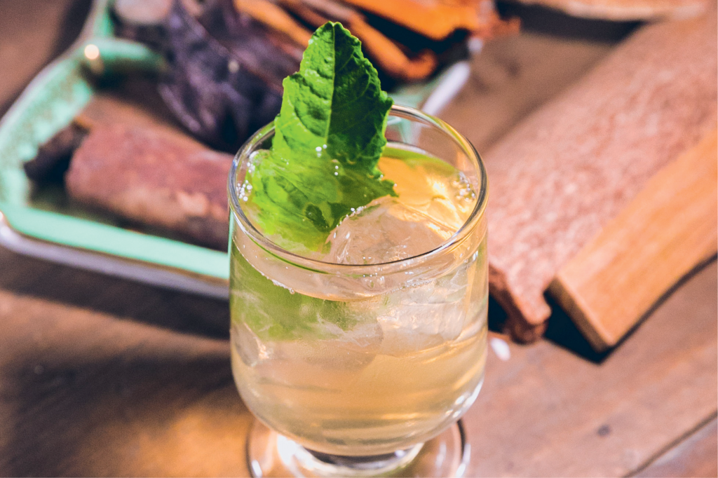 Receita do drinque Mastruz com Leite (ponche de leite clarificado)