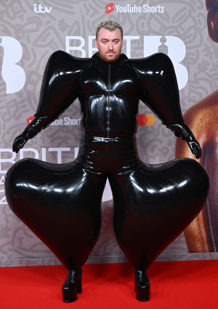Sam Smith no tapete vermelho do BRIT Awards 2023 Sam Smith no tapete vermelho do BRIT Awards 2023