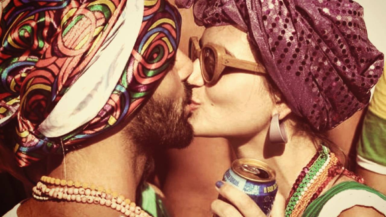 Especialistas explicam porque, para muita gente, Carnaval significa beijar na boca.
