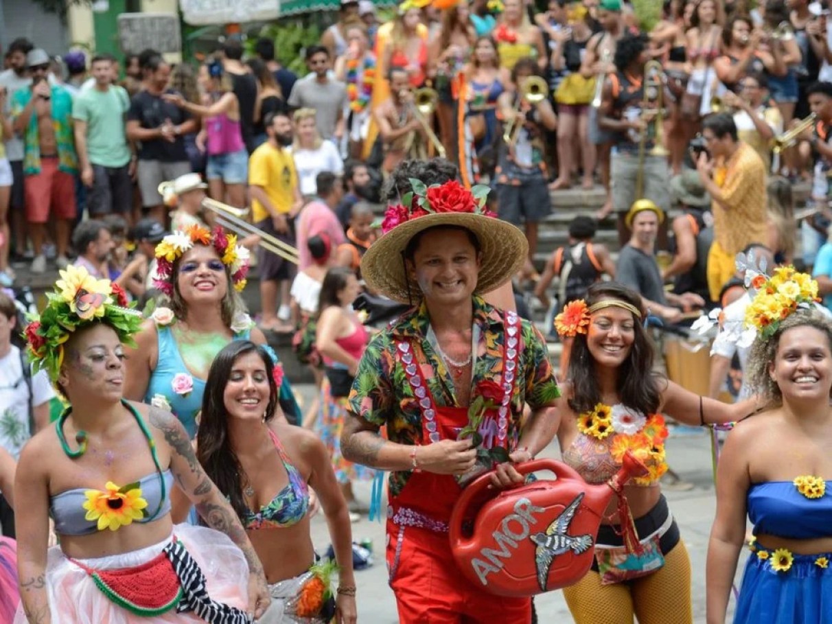 Carnaval: tempo de relembrar como é importante brincar na rua