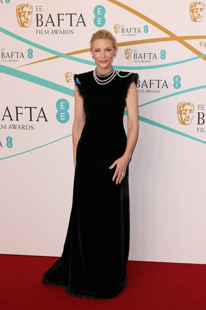 Cate Blanchett no tapete vermelho do BAFTA 2023.