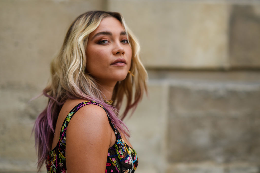 Street Style – Paris Fashion Week – Haute Couture Fall/Winter 2021/2022 : Day One dip-dye hair Florence Pugh