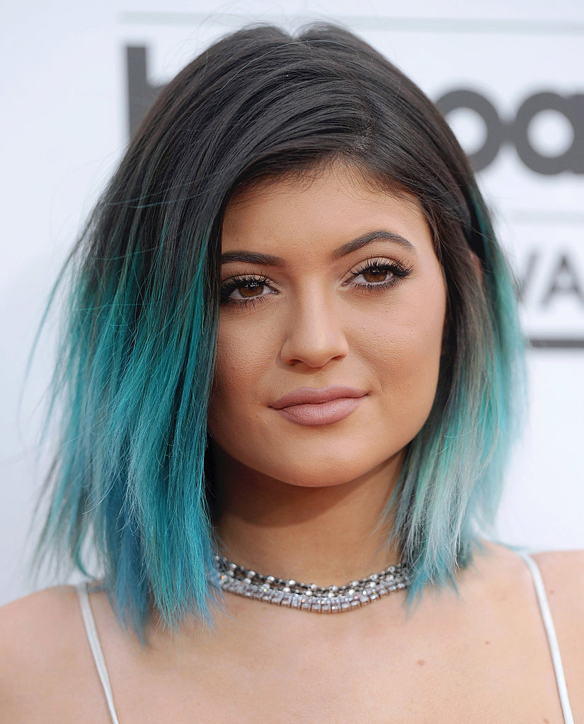Dip-dye hair turquesa - Kylie Jenner