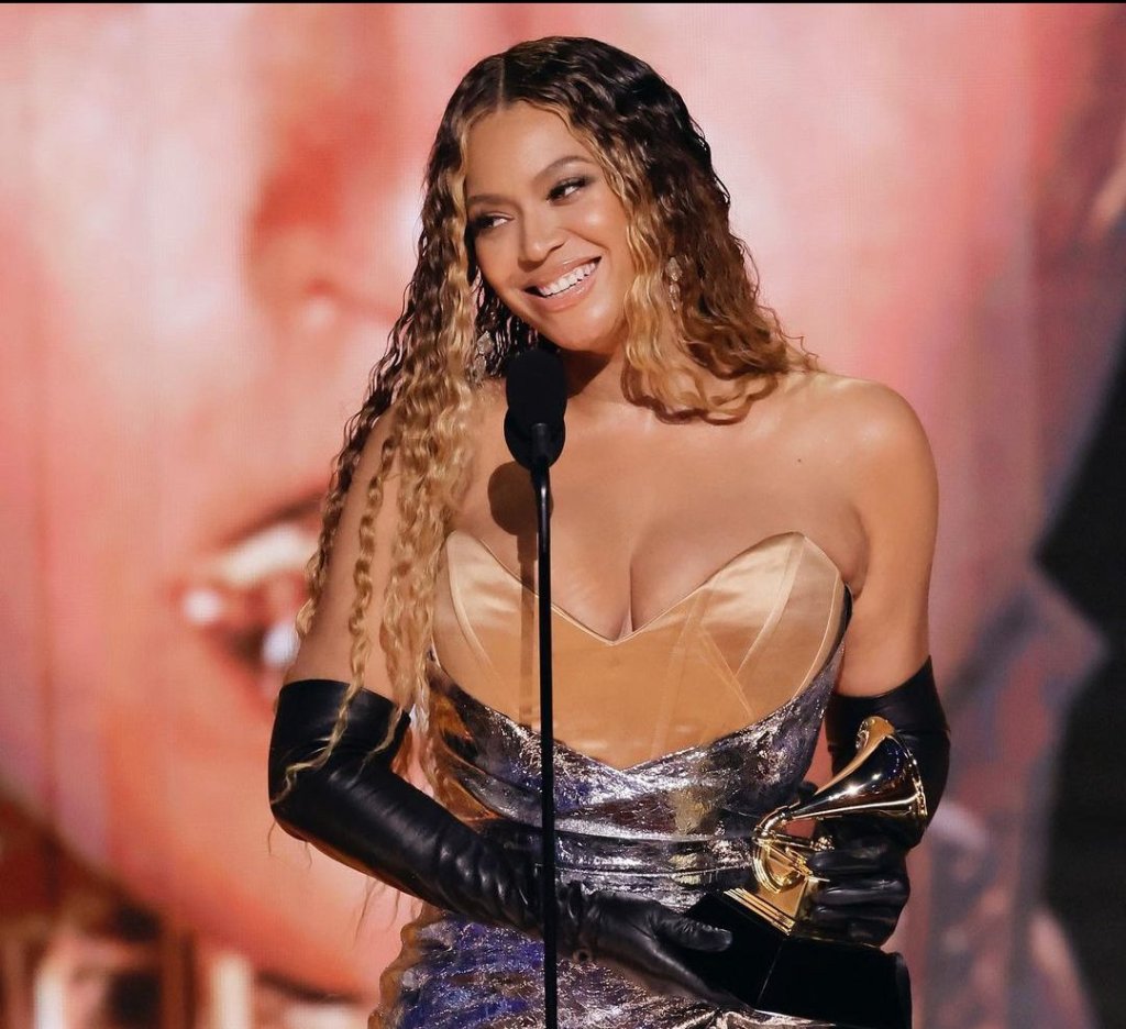 Beyoncé é a artista mais premiada na história do Grammy.
