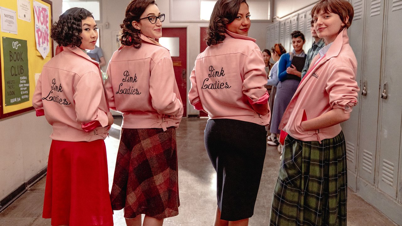 Cena da série 'Grease: Rise of the Pink Ladies', da Paramount.