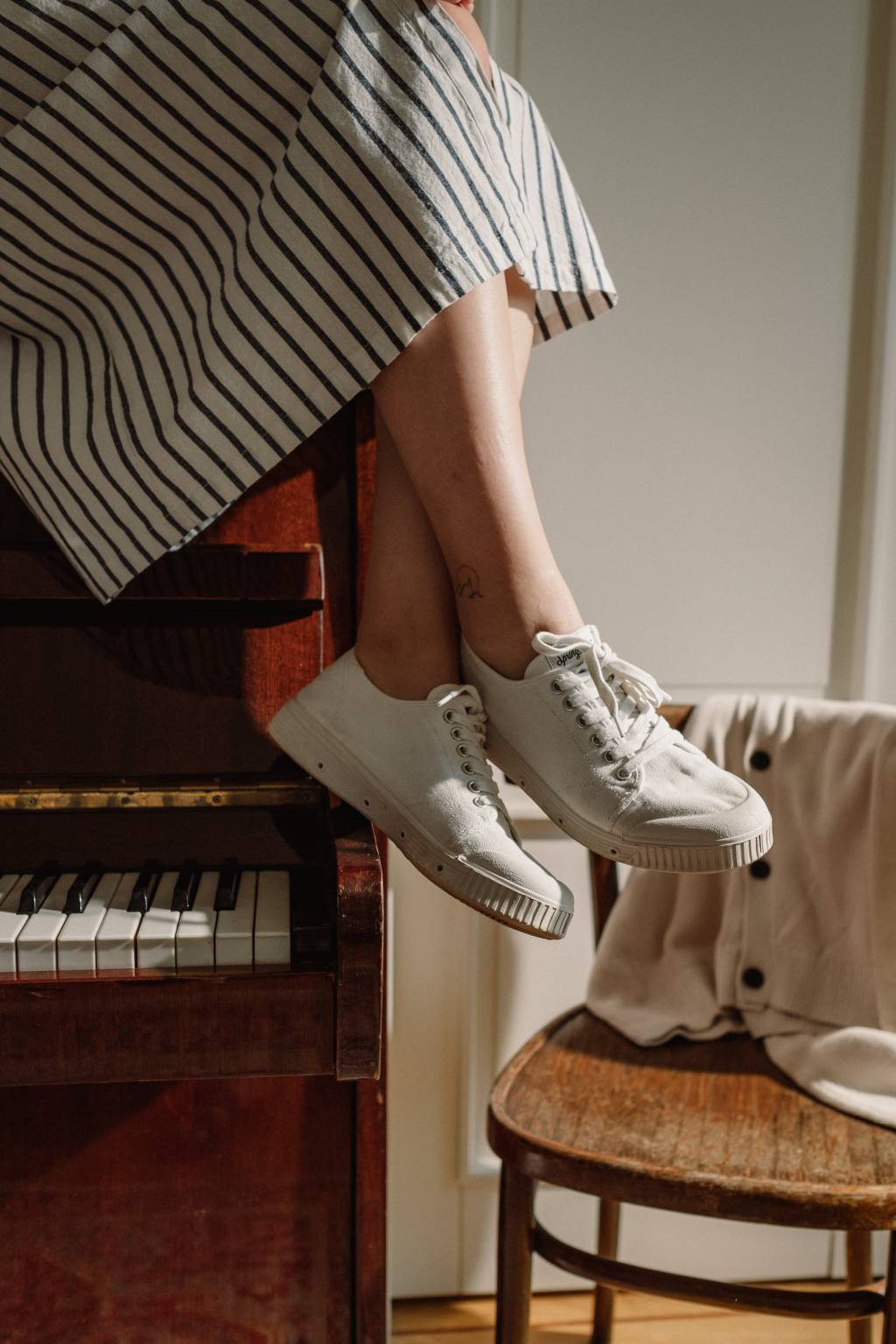 Impecável! Aprenda como limpar tênis com praticidade