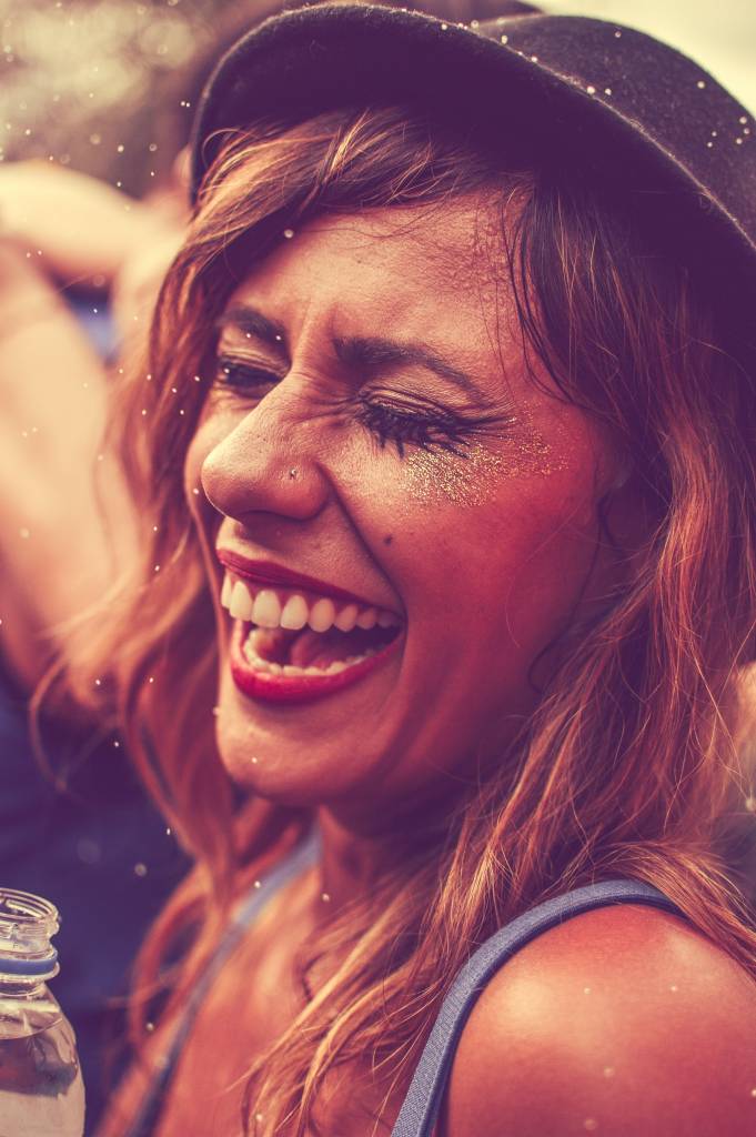 maquiagem-de-carnaval-como-fazer-durar-bloquinho Como fazer a maquiagem durar o bloquinho todo?