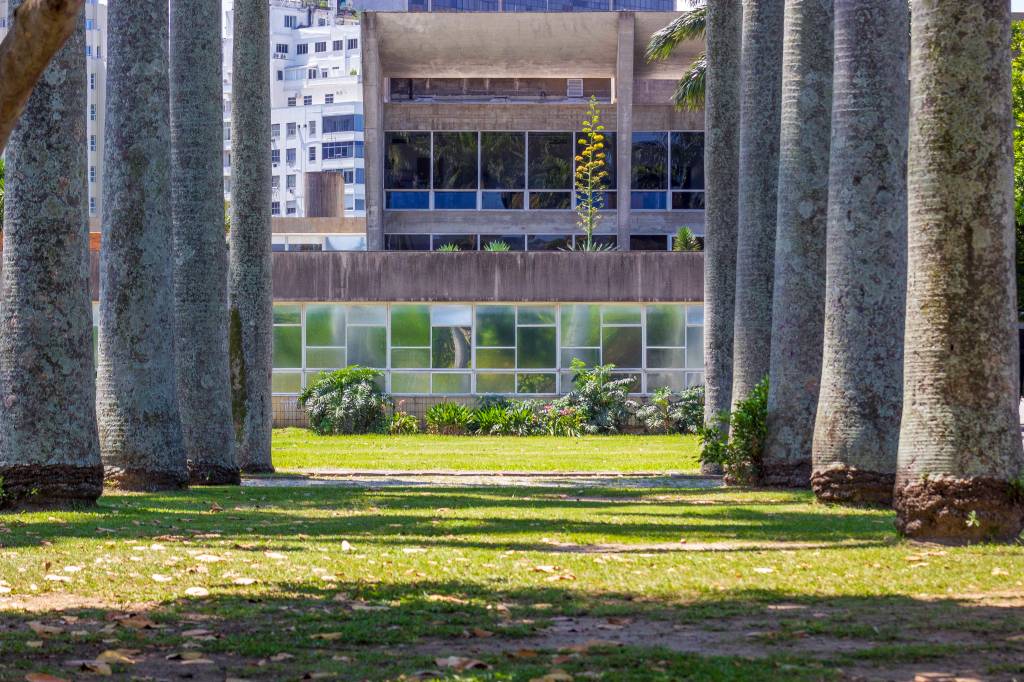 Os jardins do MAM-RJ carregam a assinatura de Burle Marx Os jardins do MAM-RJ carregam a assinatura de Burle Marx