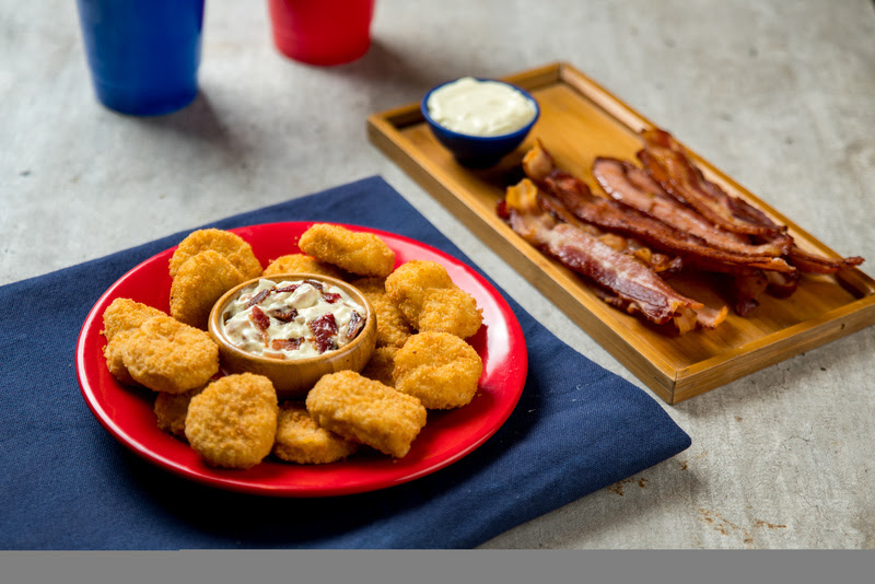 Nuggets com Maionese de Bacon Receita de nuggets com maionese de bacon para receber os amigos