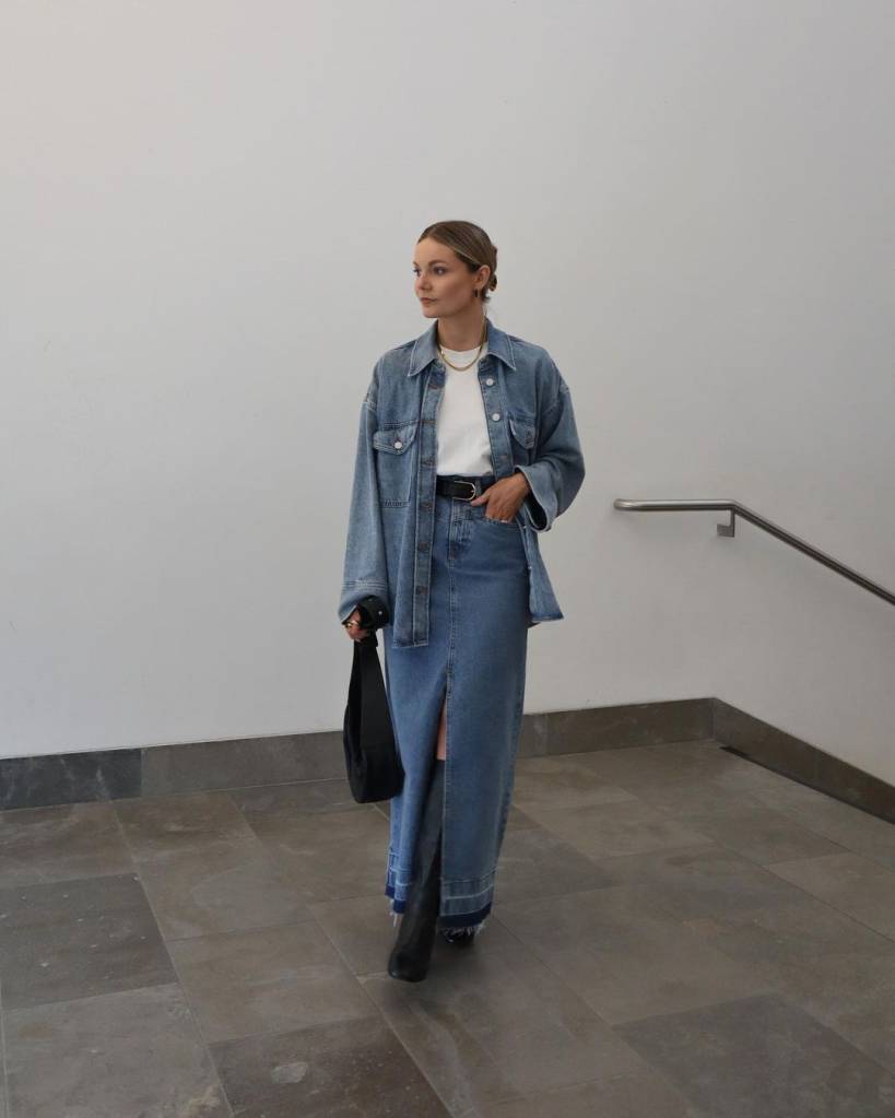 camisa-jeans-com-saia-jeans-longa Looks com camisa jeans.