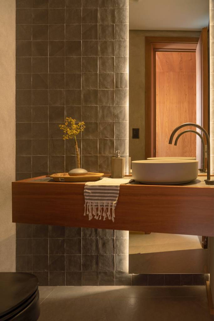 lavabos-decorados-base-neutra Lavabos decorados: dicas para ousar na decoração