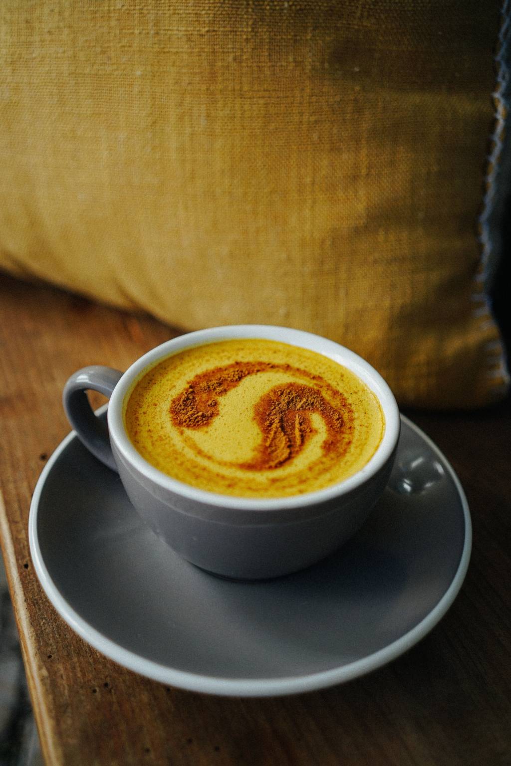 leite dourado com curcuma em po leite dourado com curcuma em po