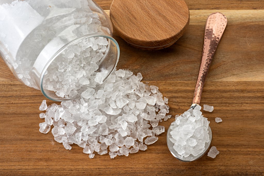 Sal grosso pode ser utilizado como amuleto, filtro energético e complemento de banho de ervas.