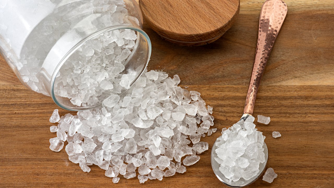 Sal grosso pode ser utilizado como amuleto, filtro energético e complemento de banho de ervas.