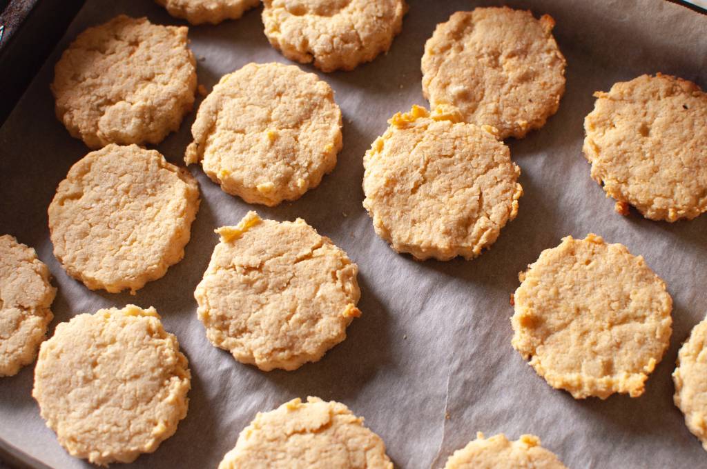 scones Os scones são um típico doce português, feito com ovo batido