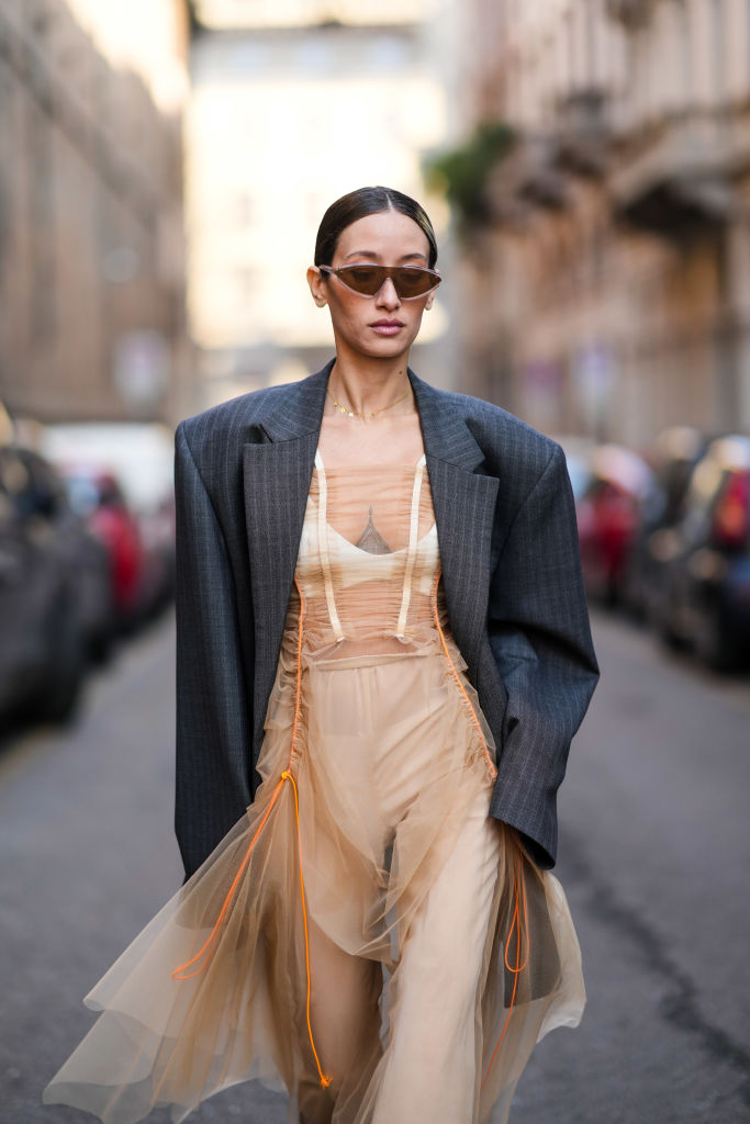 Street Style – Day 3 – Milan Fashion Week Fall/Winter 2022/2023 street style Milan Fashion Week 2023 - maximalismo