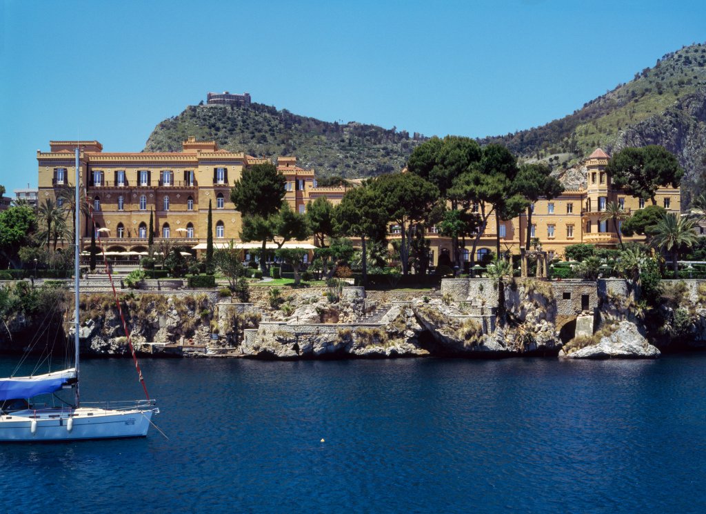 A visão externa da Villa Igea, hotel de luxo em Palermo